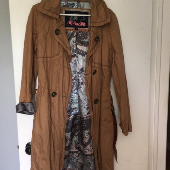 Beige trench - Picture 3 of 9